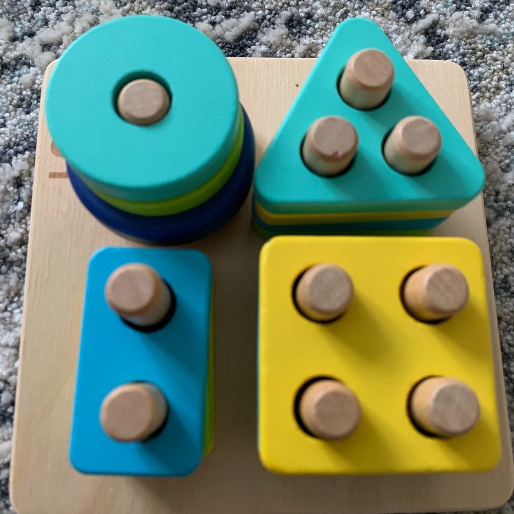 Lovevery | Sort & Stack Peg Puzzle